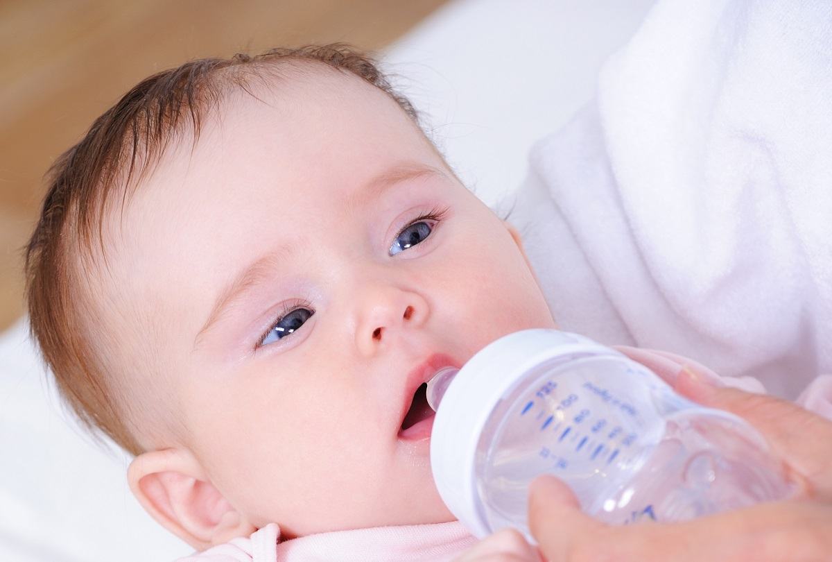 Ce este intoxicarea cu apa la bebelusi. Gestul care ii poate fi fatal copilului tau